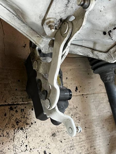 Петля капоту Ліва з піропатроном MB Mercedes W212, W204, C207 A2129066201 2885633945 фото