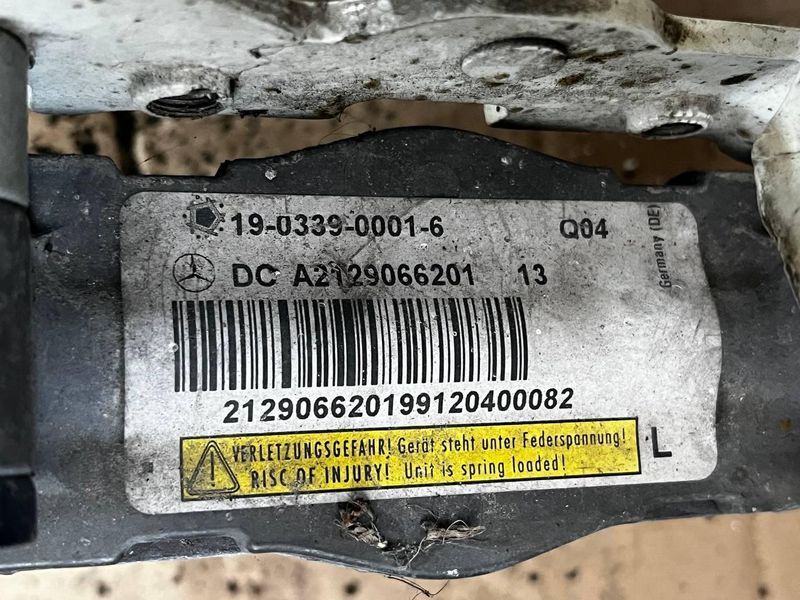 Петля капоту Ліва з піропатроном MB Mercedes W212, W204, C207 A2129066201 2885633945 фото