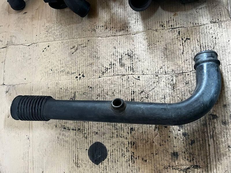Патрубок воздушного фильтра MB Mercedes Vito W638 A6385282482 2885633604 фото