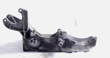 Кронштейн кріплення генератора Renault Laguna 2 (01-07) , Renault Trafic 2 (01-14) 1.9 dci 8200183234 8200689751 2885636318 фото