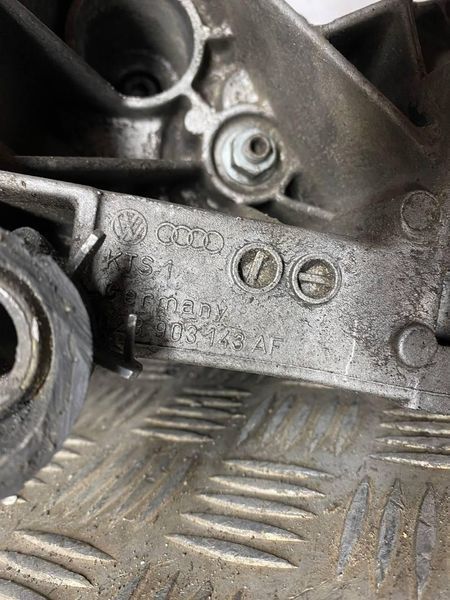 Кронштейн насоса гур, генератора, водяної помпи VW Volkswagen Passat B5 05-10 / Audi A4B5 94-01 , A6C5 97-04 028903143AF 2885636567 фото