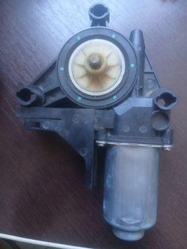 Мотор стеклоподъемника двери передней правой Volkswagen Touran I (2003-2010) 1T0959702 3101874003 фото