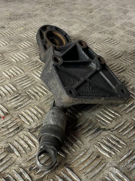 Кронштейн натягувача ременя генератора VW Volkswagen Lt 2.5 98-06 074145169C 2885636571 фото