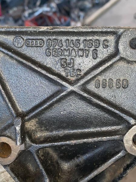Кронштейн натягувача ременя генератора VW Volkswagen Lt 2.5 98-06 074145169C 2885636571 фото