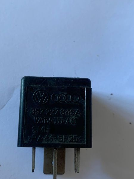 Реле 179 с запирающим контактом Audi A6 C5, A4 B5 VW Volkswagen Passat B5 Golf 4 Skoda Octavia Seat 357927843A 2885634039 фото