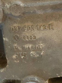 Кронштейн крепления генератора VW Volkswagen Passat B3,B4 037903143E 2885634040 фото
