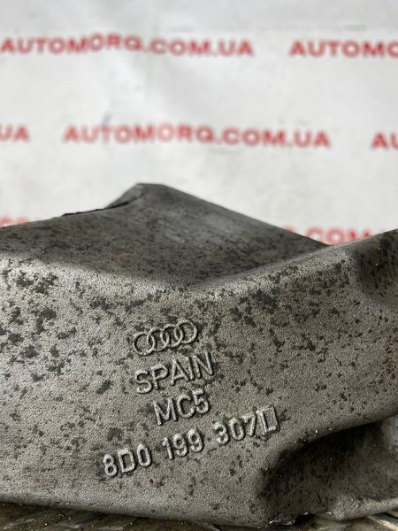 Кронштейн крепления двигателя левый VW Volkswagen Passat B5 1996-2005, Audi A6C5 1997-2004 8D0199307L 2885636545 фото
