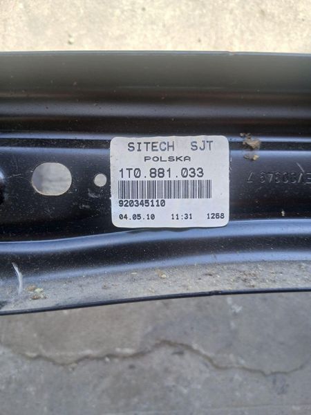 Кронштейн кріплення сидіння переднього лівого Volkswagen Touran 2003-2010 1T0881033 3104677449 фото