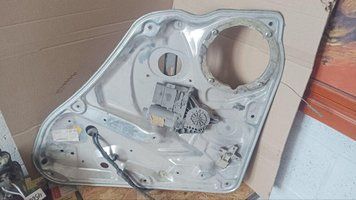 Моторчик стеклоподъемника задних левых дверей VW Volkswagen Passat b5(98-05), 05072600, 3B9839751 2885638035 фото