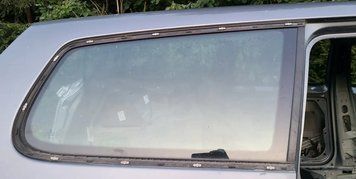 Стекло багажного отсека, правое VW Volkswagen&nbsp;Passat B6&nbsp;2005&mdash;2010 3C9845298AD / 3C9845298AK 2885636609 фото
