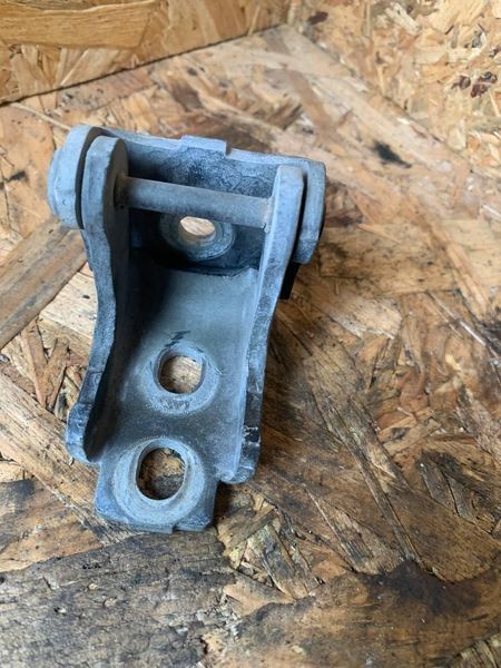 Петля двері передньої правої нижня Renault Scenic III,3 09-16, Captur 13-, Megane III, 3, 08-16, 804200003RK 2885637589 фото