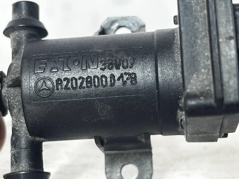 Клапан Пикочки MB Mercedes W202 A2028000178 2885635338 фото
