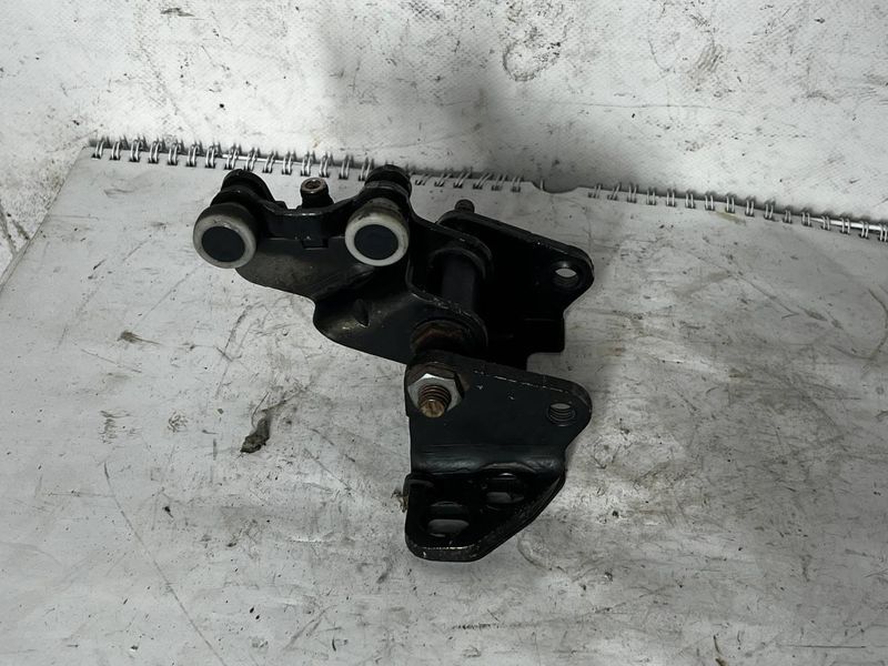 Ролик Правильной сдвигающейся двери Средний MB Mercedes Sprinter W906 A9067600347 2885635539 фото