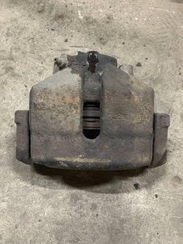 Суппорт гальмівний (передній) (R) Audi A1/A3/VW Caddy/Skoda Fabia/Octavia 04-15 1K0615124E, 1K0615125D 3055106110 фото