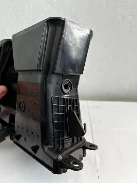 Решетка Вентиляции Центральная Правая MB Mercedes E-Class W212 A2128302854 06825-002 R 2885633952 фото