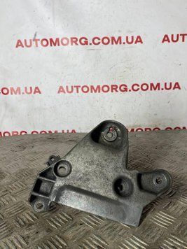 Кронштейн подушки двигуна правий Renault Megane 2002-2009 II , Laguna ll 2001&mdash;2007 8200475182 2885636434 фото